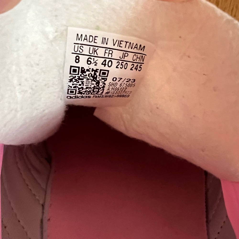 Adidas Gazelle platform women’s shoe size 8, like new